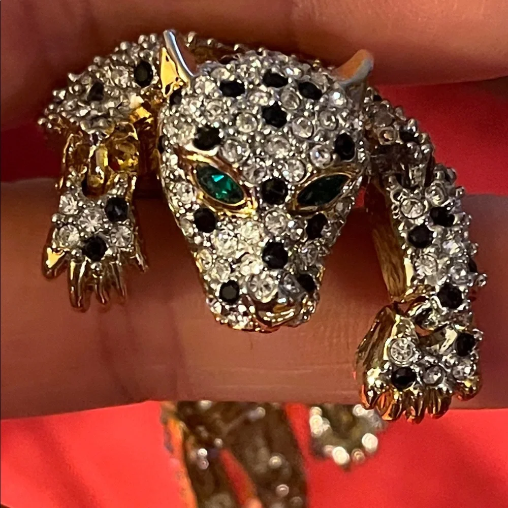 Elegant Black and White cover in rhinestones Panther Reptile Brooch - Picture 10 of 15